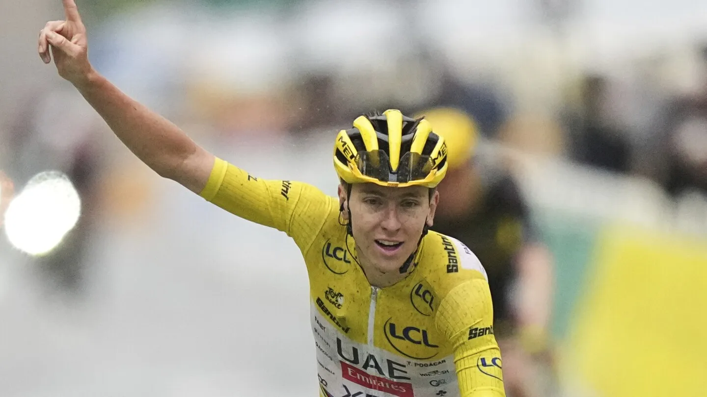 Tadej Pogačar Tunjukkan Keberanian Tak Tertandingi untuk Menangi Gelar Tour de France Keempat dengan Gaya