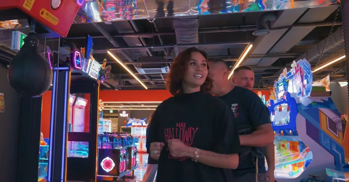 Istri Max Holloway, Alessa, Kalahkan Dia dan Korean Zombie di Kontes Mesin Pukul
