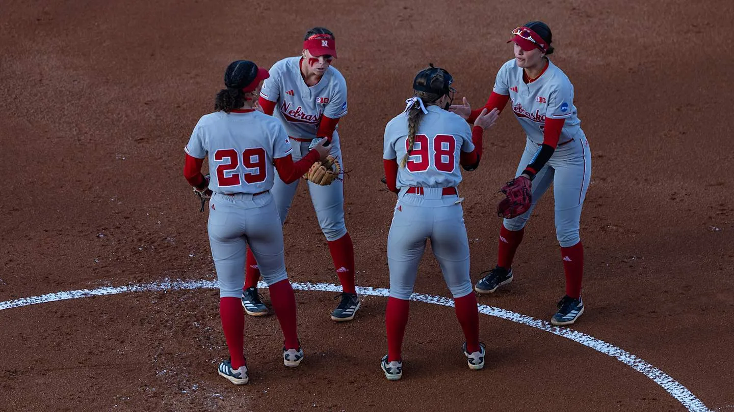 Tennessee Seimbangkan Seri dengan Nebraska Softball di Super Regional Knoxville