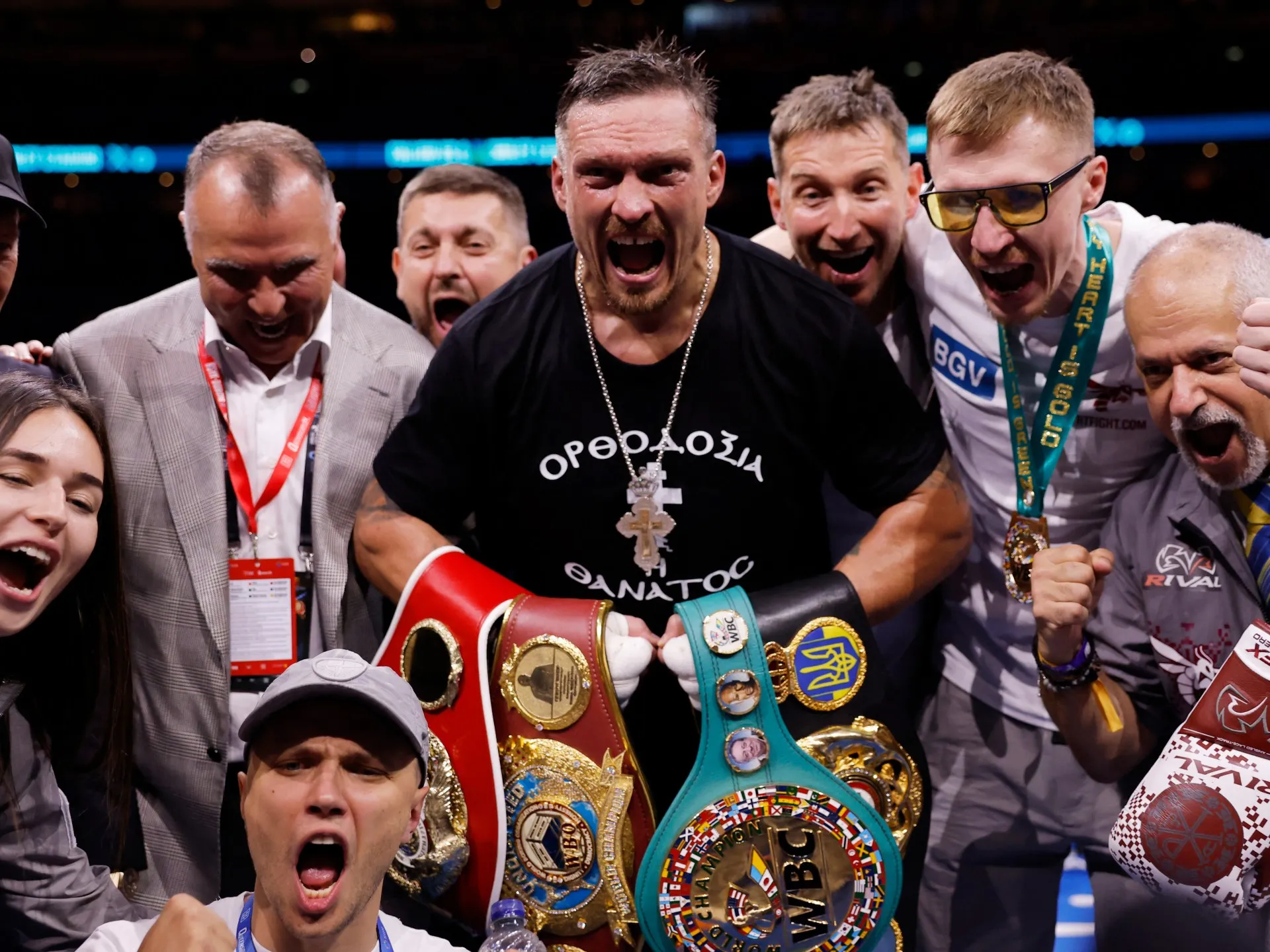 Usyk kalahkan Dubois di ronde kelima untuk satukan sabuk tinju kelas berat
