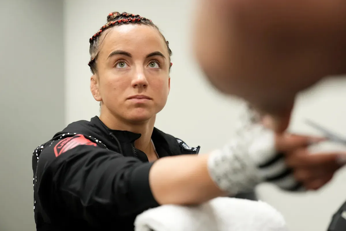 Acara Utama UFC Vegas 107 Dibatalkan Setelah Maycee Barber Kemungkinan Kejang Beberapa Menit Sebelum Pertarungan