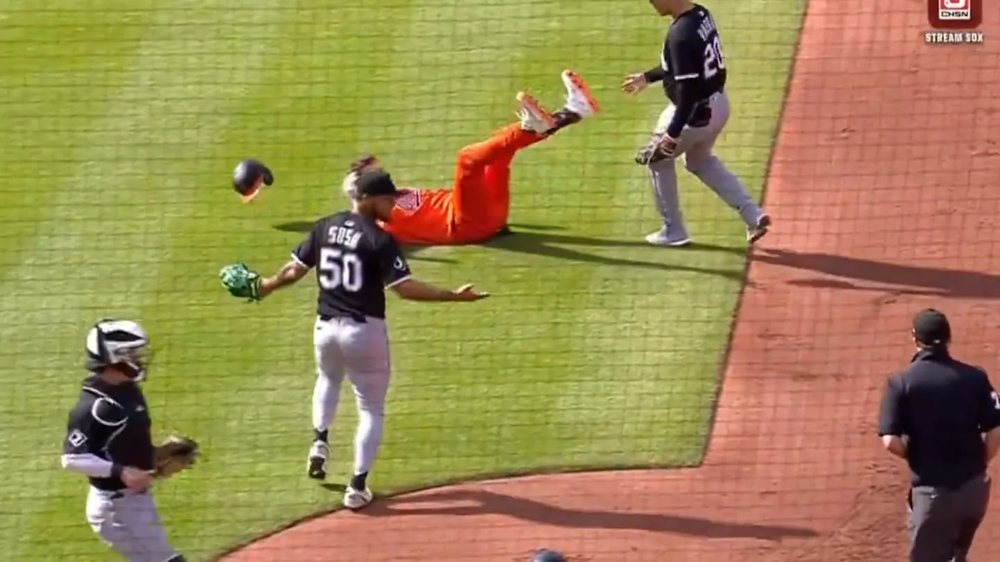 "Lihat Itu! Ayo!": Penyiar White Sox Geram Atas Rundown yang Menyebabkan Bangku Kosong