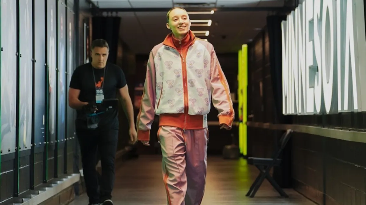 Paige Bueckers Kembali ke Minnesota: Dapper Dan Dandani Bintang Wings untuk Laga Kandang vs. Lynx
