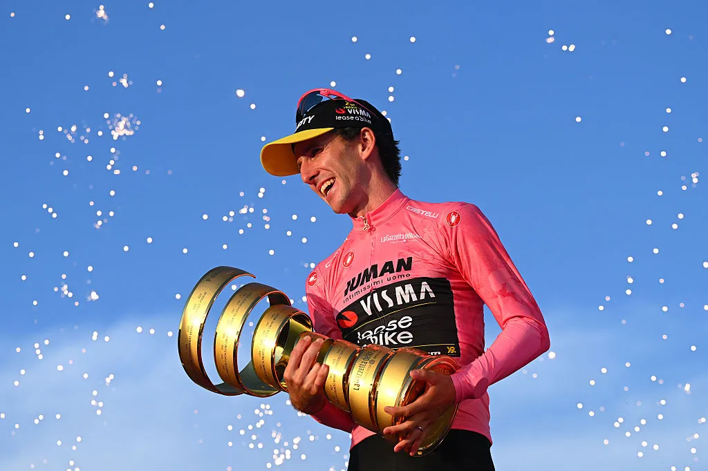"'Saya berada di puncak karier saya' – Kemenangan Giro d'Italia meresap bagi Simon Yates di Roma"