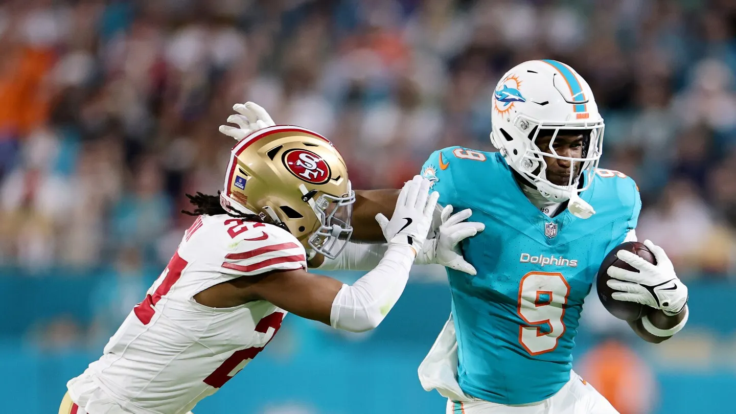 Laporan: Steelers, Dolphins Perbarui Pembicaraan Soal Pertukaran Jonnu Smith