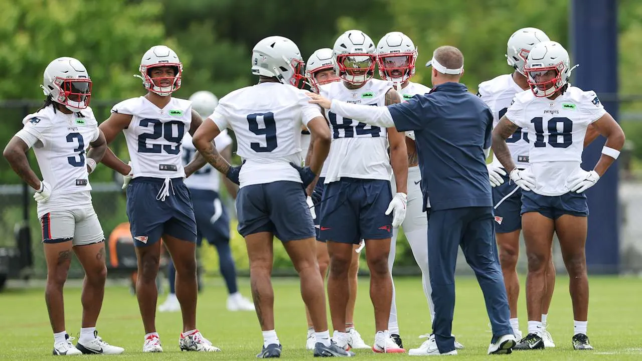 OC Patriots Josh McDaniels Membahas Kemajuan Serangan dan Hal Penting Lainnya dari Latihan Hari Senin